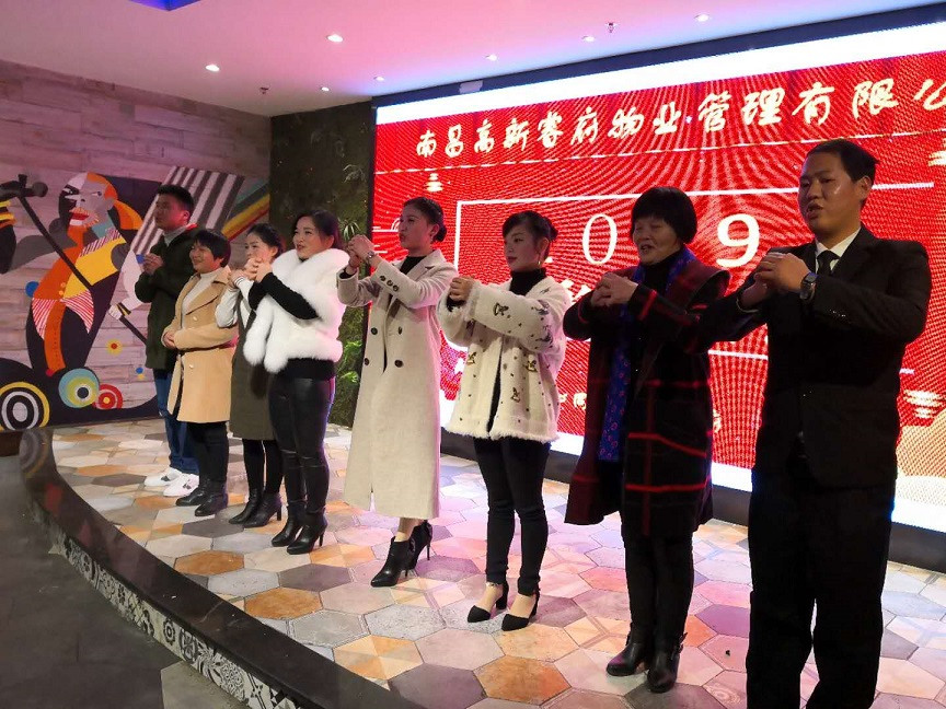 售樓部的T臺走秀節目.jpg 售樓部的T臺走秀節目.jpg